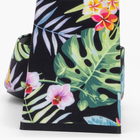 TORGEIS- Paradise Tropical Print Block Heel Sandal - Picture 8 of 8